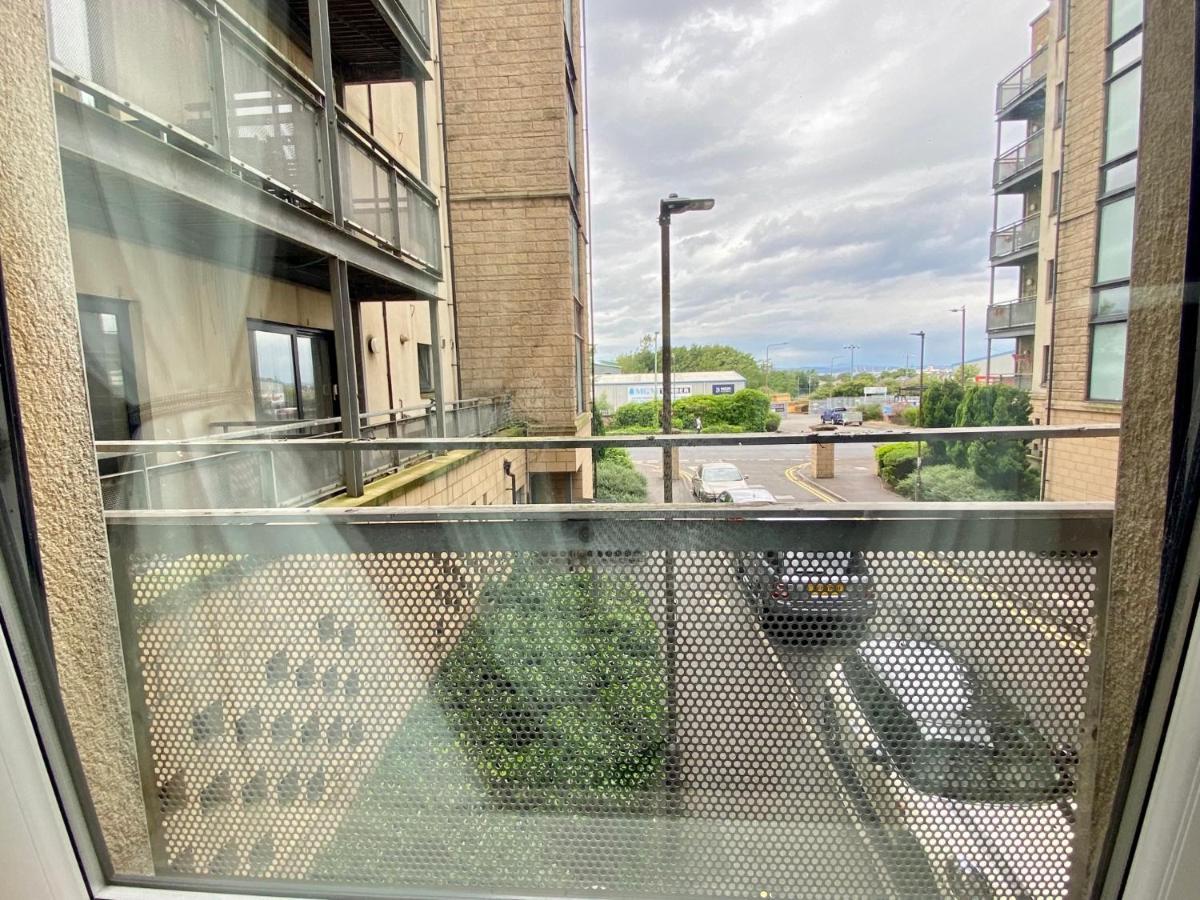 Lovely Double Room With Private Bathroom And Double Room With Shared Toilet & Parking Free Edinburgh Dış mekan fotoğraf