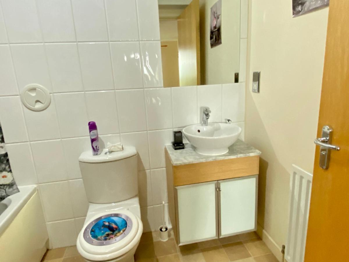Lovely Double Room With Private Bathroom And Double Room With Shared Toilet & Parking Free Edinburgh Dış mekan fotoğraf