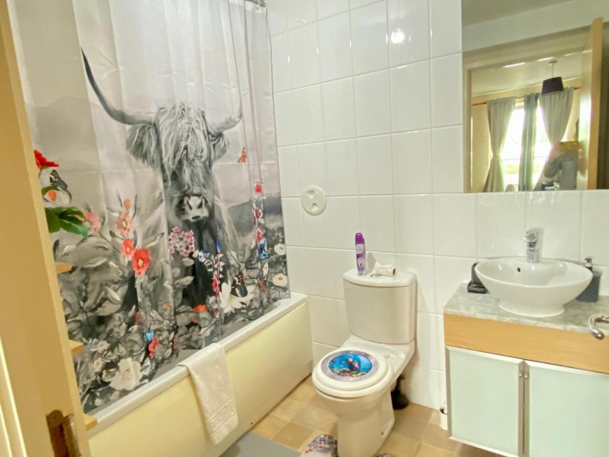 Lovely Double Room With Private Bathroom And Double Room With Shared Toilet & Parking Free Edinburgh Dış mekan fotoğraf