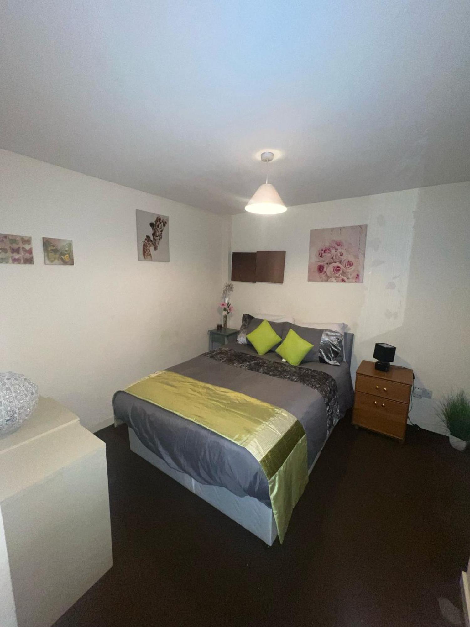 Lovely Double Room With Private Bathroom And Double Room With Shared Toilet & Parking Free Edinburgh Dış mekan fotoğraf