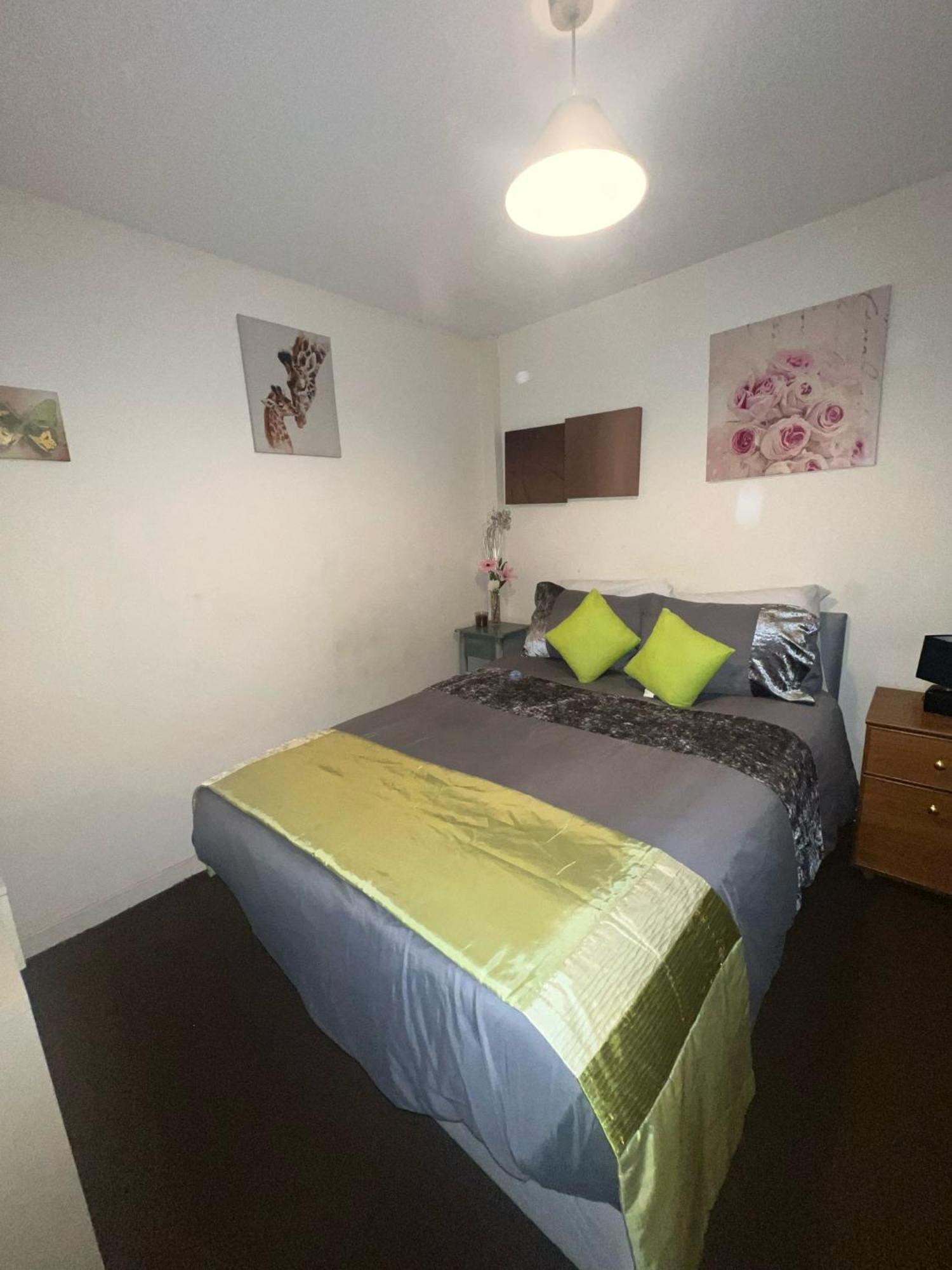 Lovely Double Room With Private Bathroom And Double Room With Shared Toilet & Parking Free Edinburgh Dış mekan fotoğraf